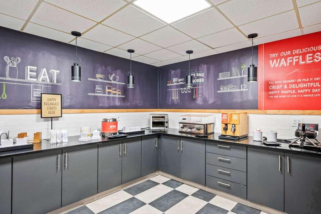 Hampton Inn Cleveland-Westlake Restaurant photo