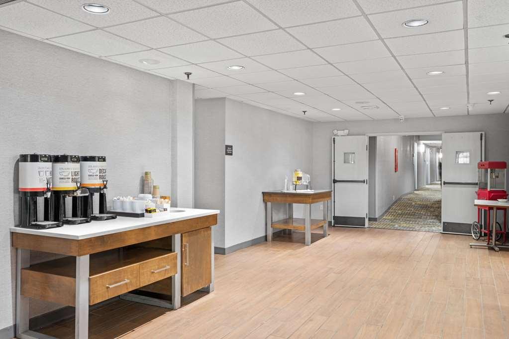 Hampton Inn Cleveland-Westlake Restaurant photo