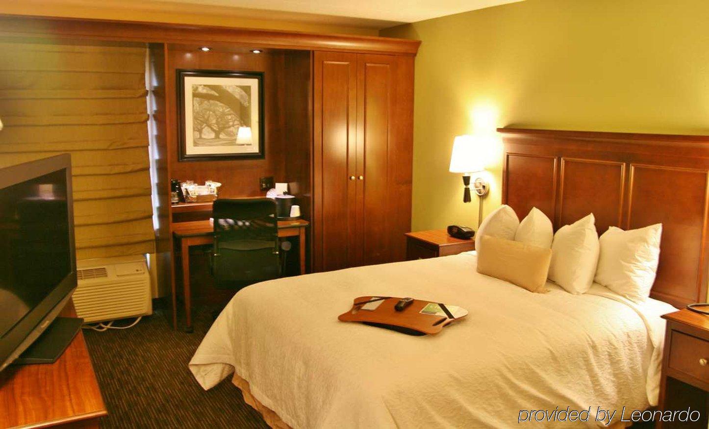 Hampton Inn Cleveland-Westlake Room photo